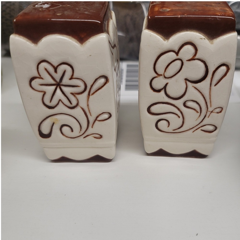 Vintage Ceramic Salt Pepper Shakers Brown Top Floral Swan Design Kitchenware Set